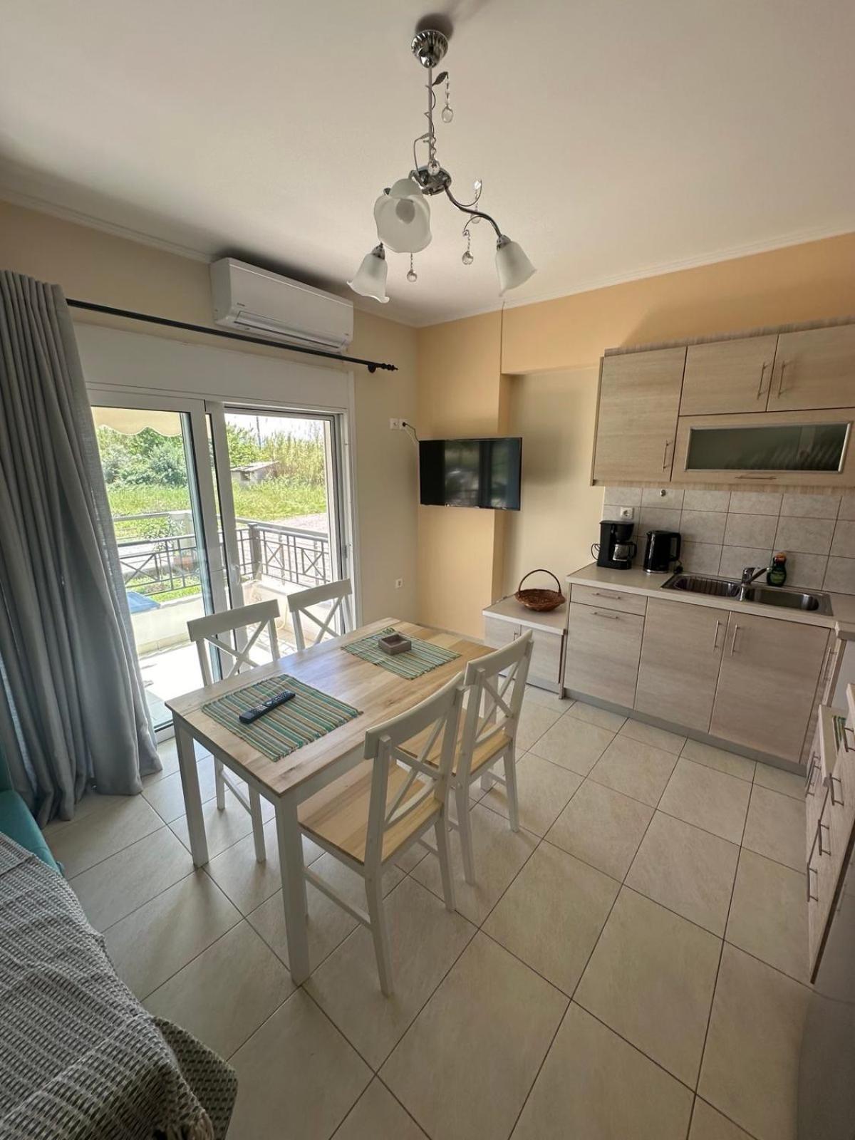 R Apartment นาฟปาคตอส ภายนอก รูปภาพ